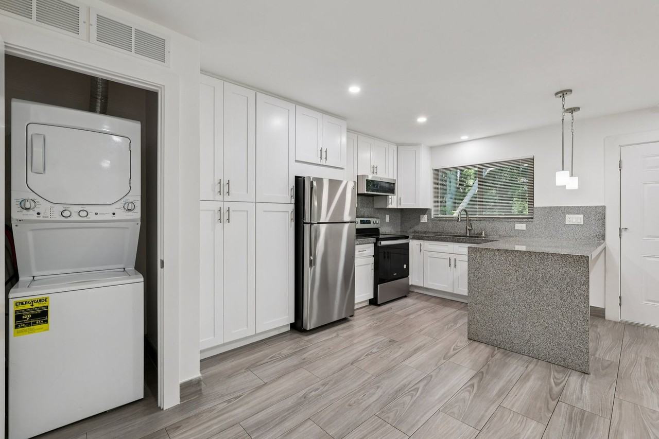 Newly Renovated 2 Bed/1 Bath El Cajon - Photo 5 of 38