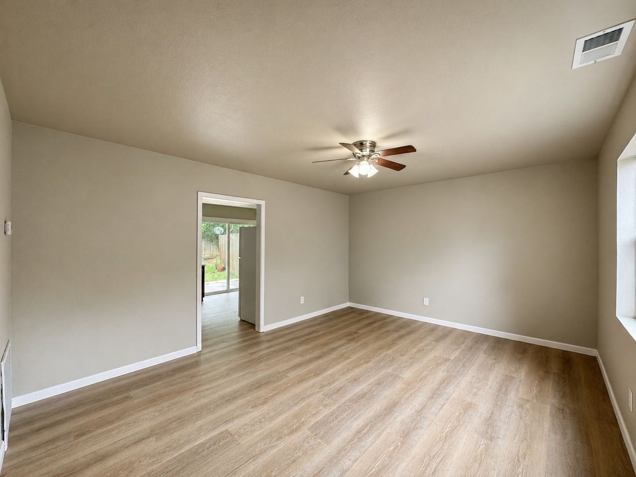 2315 Byers St - Photo 4 of 22