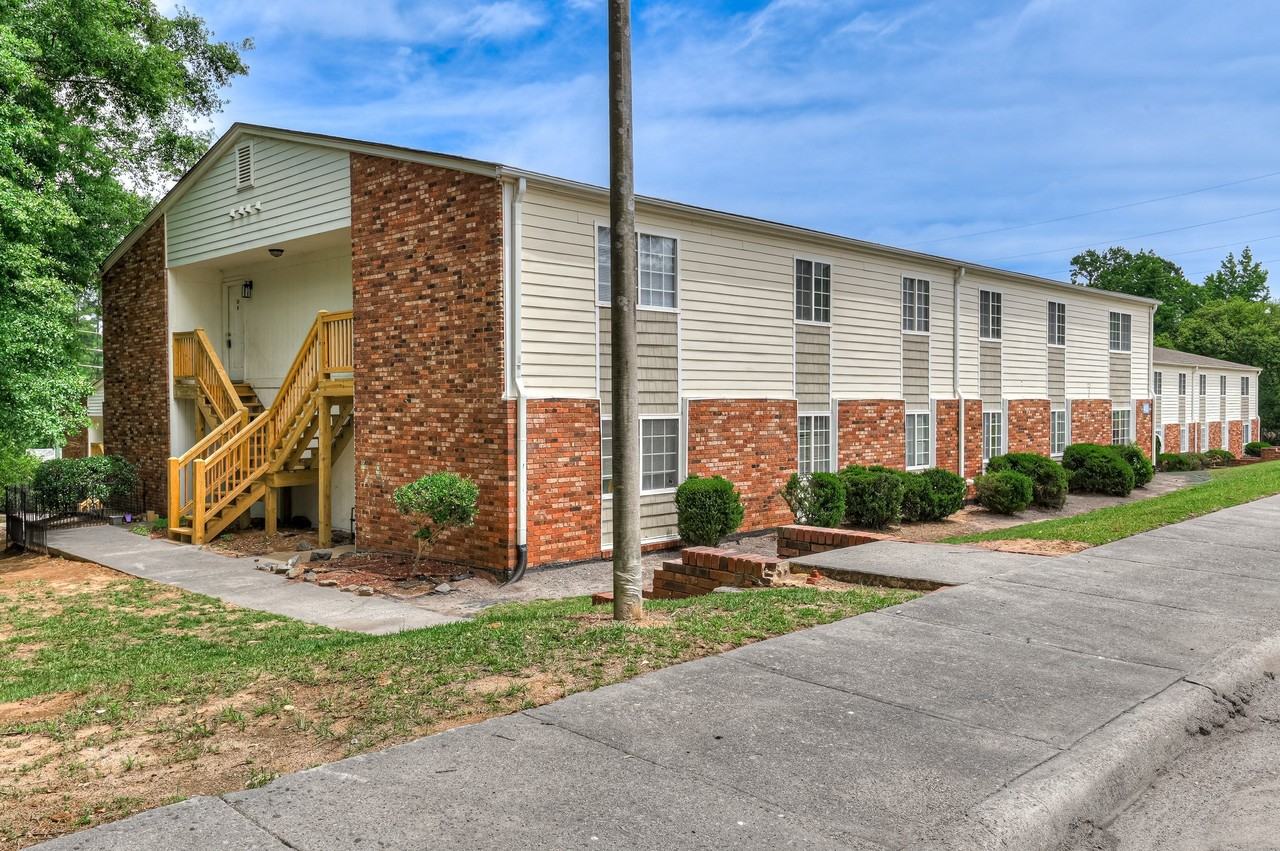 River's Edge Apartments - Photo 3 of 14