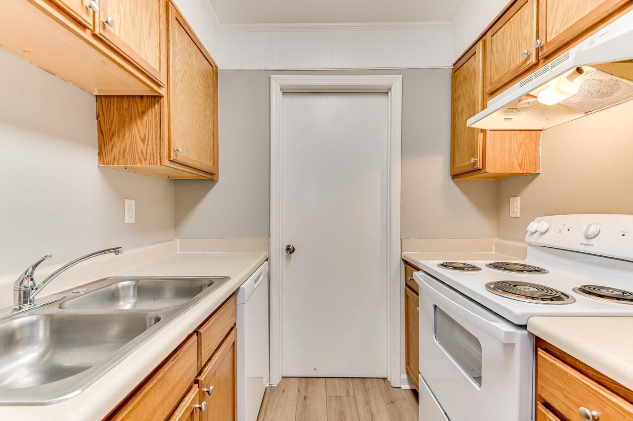 River's Edge Apartments - Photo 7 of 14