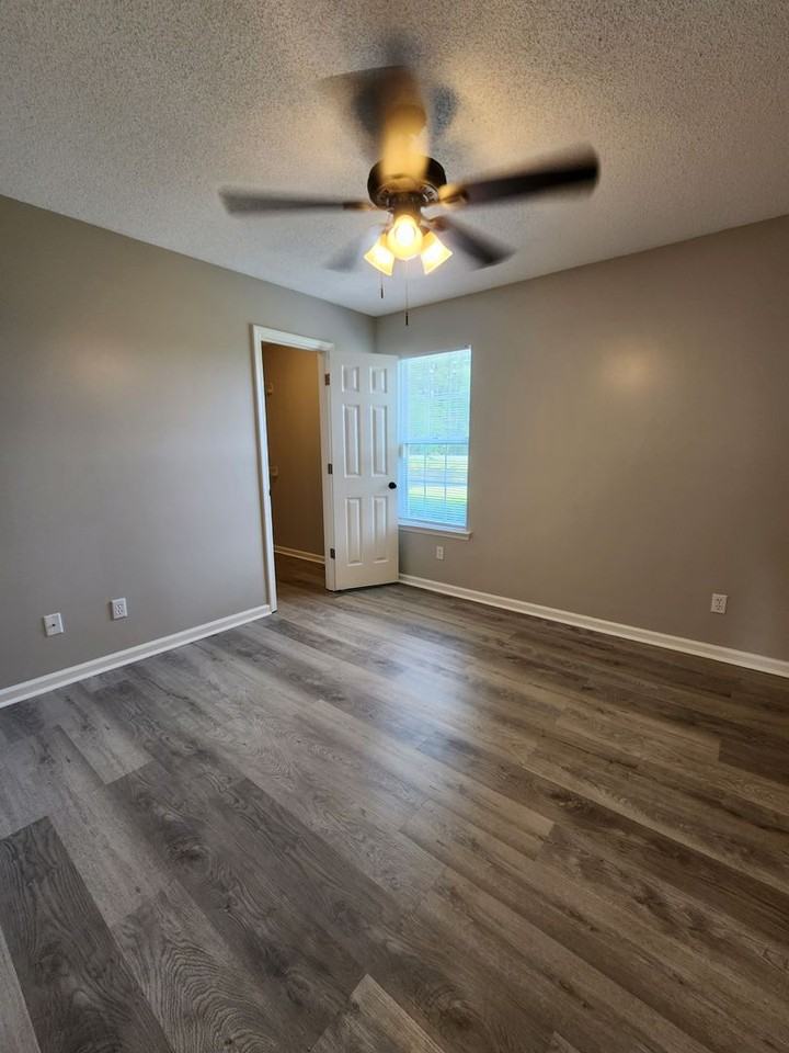 2882 Copeland Rd - Photo 3 of 13