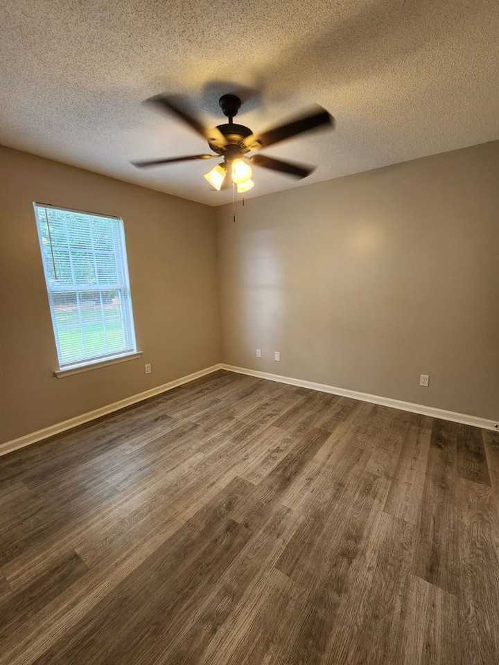 2882 Copeland Rd - Photo 4 of 13