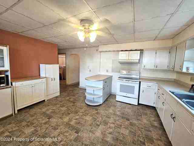 624 Court Street - Photo 2 of 14
