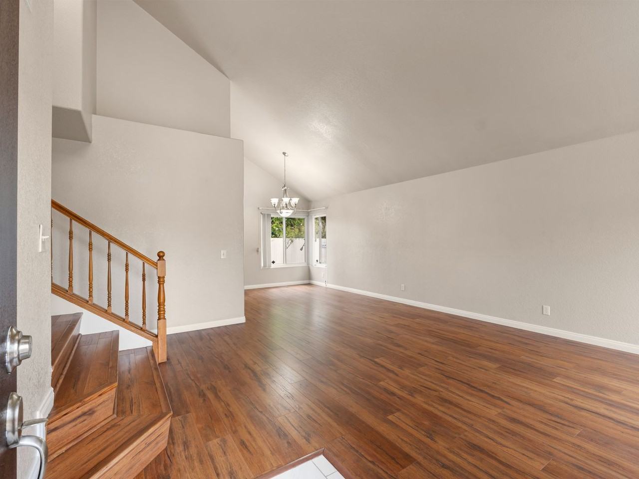 833 Joanna Dr - Photo 2 of 16
