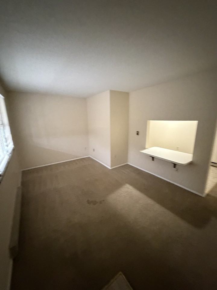 300 S Marshall St 9 - Photo 2 of 14