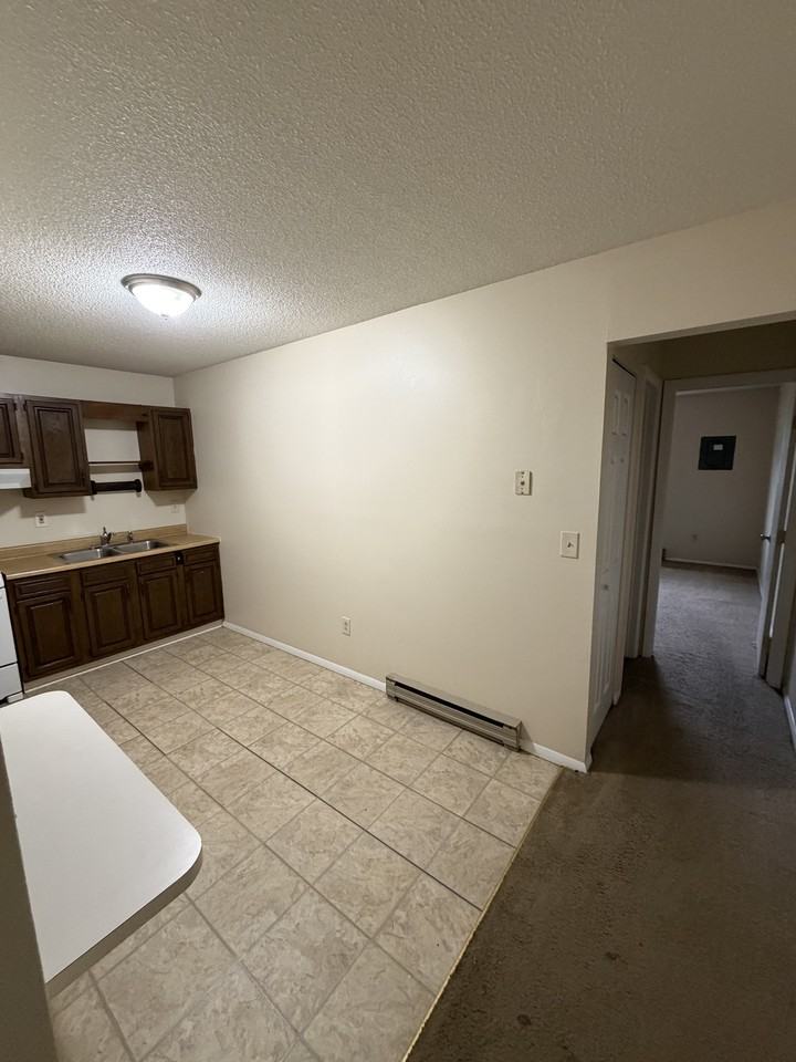 300 S Marshall St 9 - Photo 4 of 14