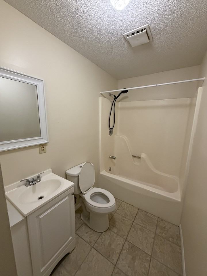 300 S Marshall St 9 - Photo 7 of 14