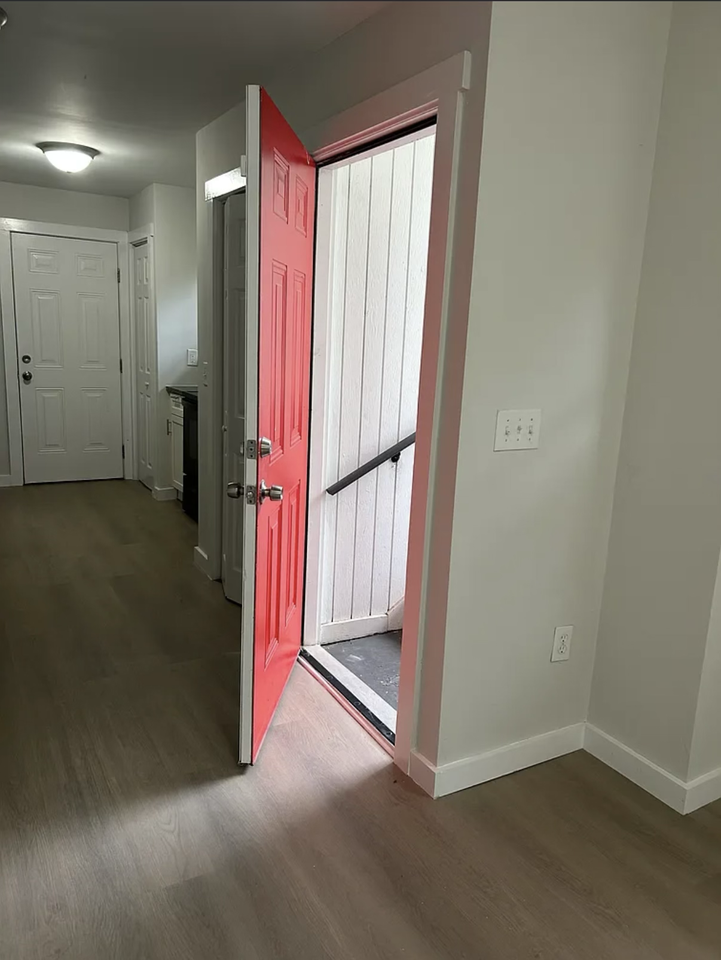 1305 Clermont Avenue - Photo 5 of 6