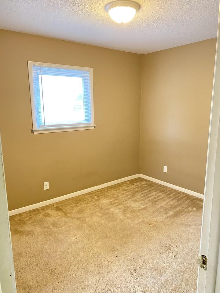 711 W CHURCH St. - Photo 4 of 43