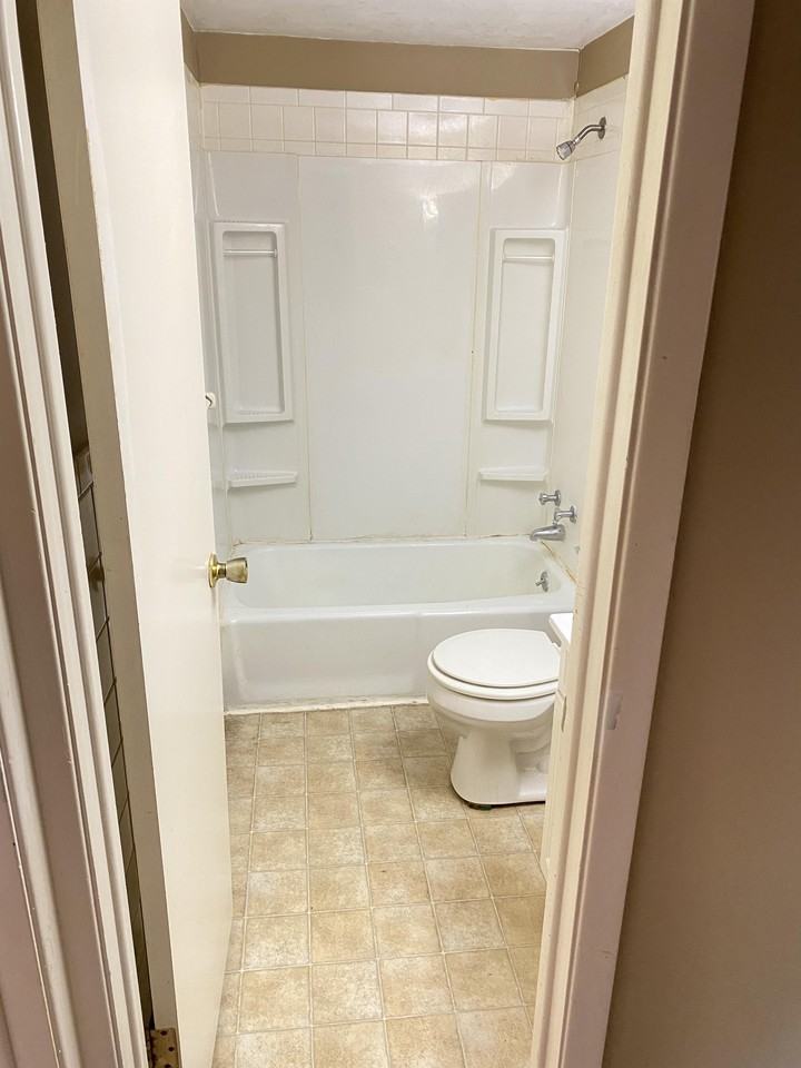 711 W CHURCH St. - Photo 6 of 43