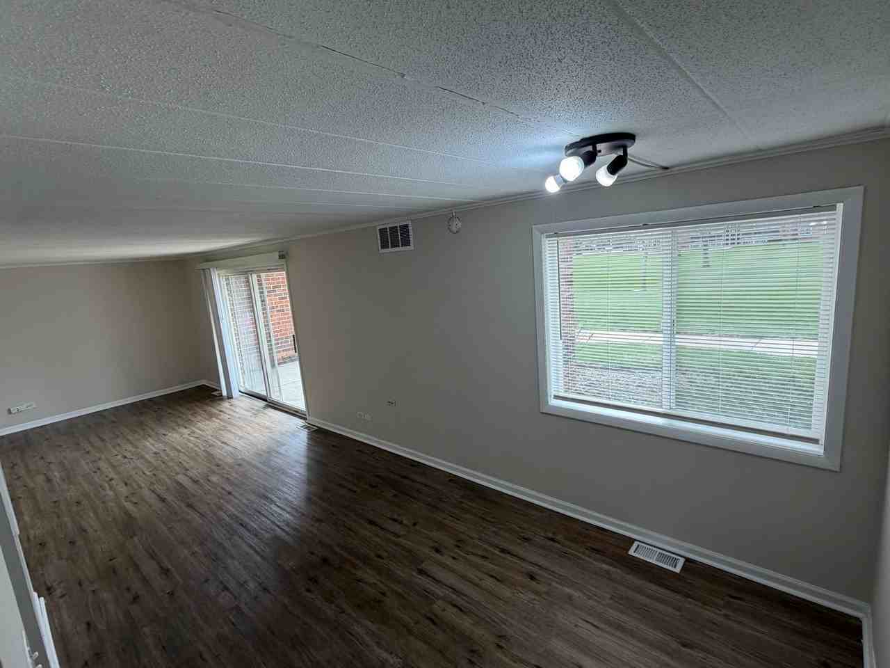 1112 Westover Ln - Photo 5 of 10