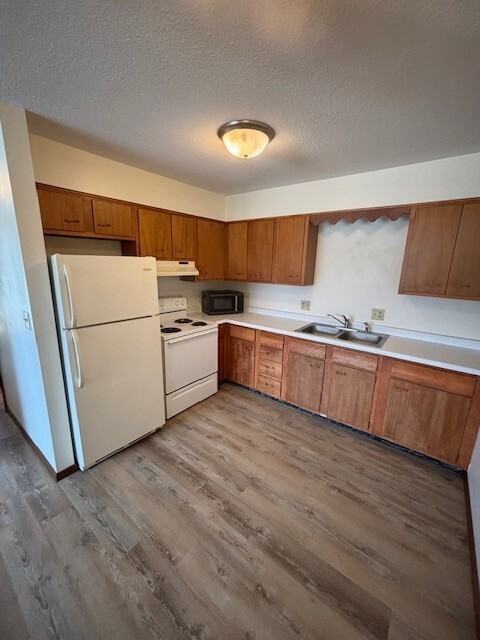 475 Walter Street - Photo 2 of 8