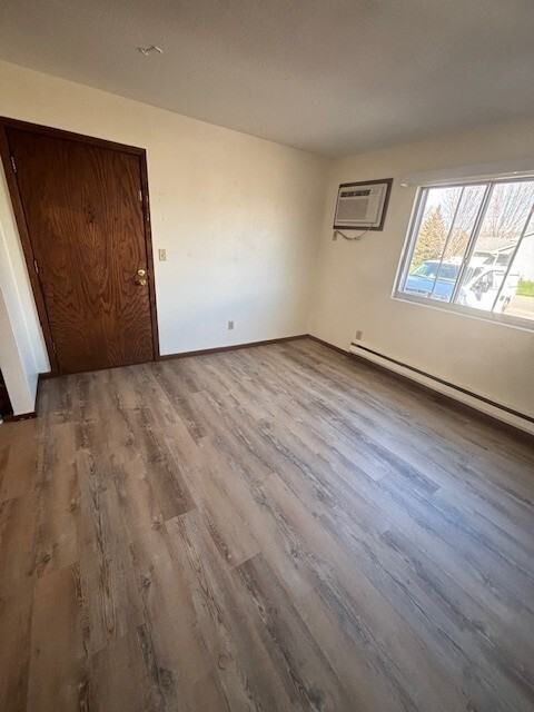 475 Walter Street - Photo 5 of 8