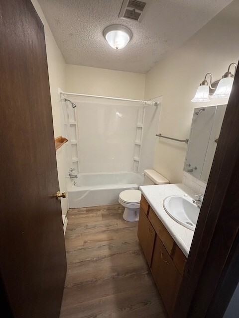 475 Walter Street - Photo 6 of 8
