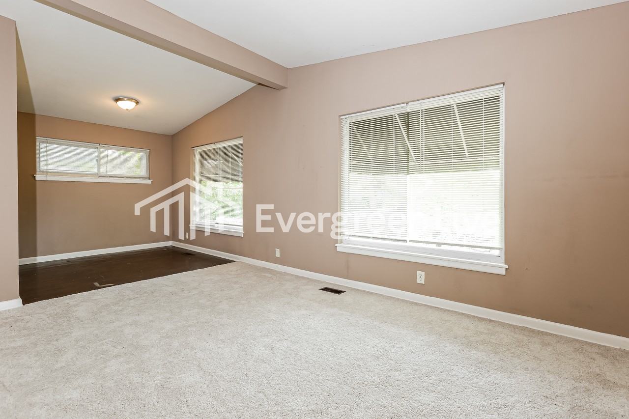 68 Belmont Dr - Photo 3 of 15