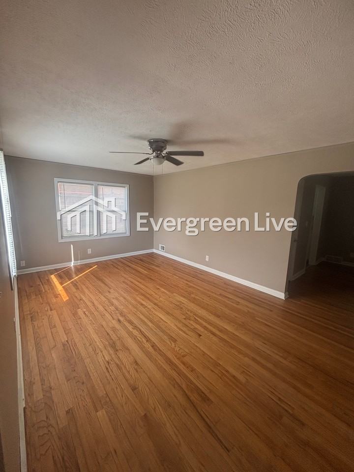 6713 N 35th St - Photo 2 of 16
