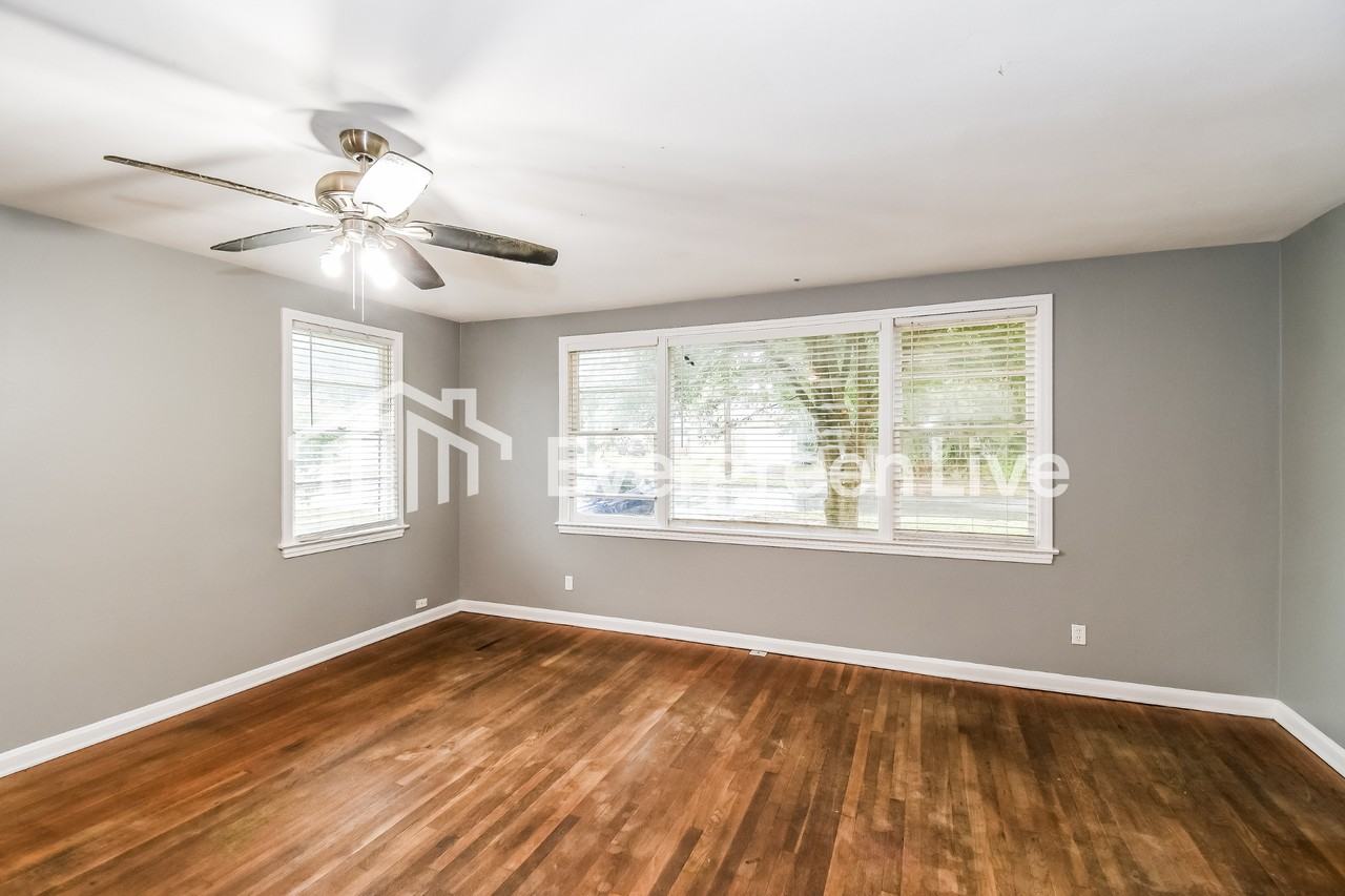 6532 Perry St - Photo 3 of 15