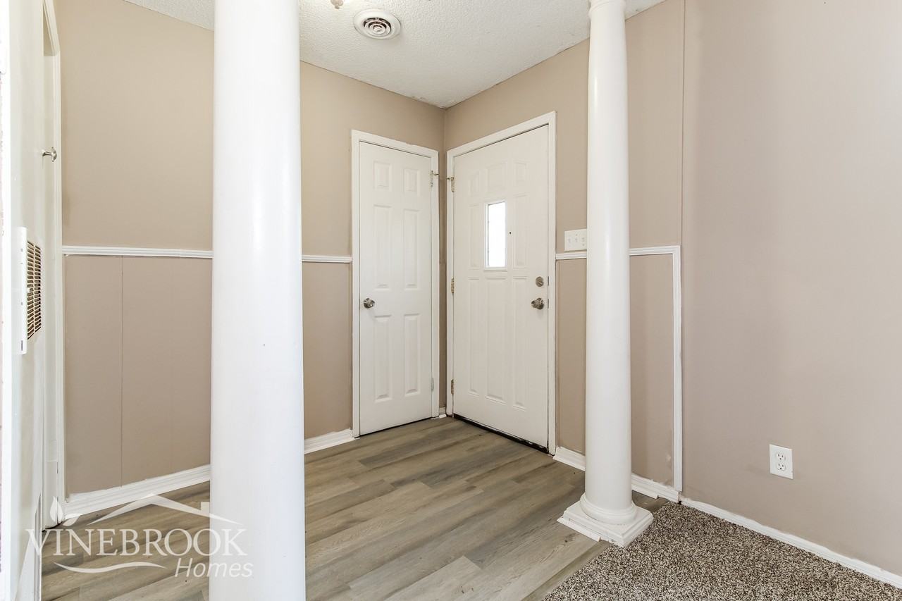 454 Mulligan Dr - Photo 3 of 15
