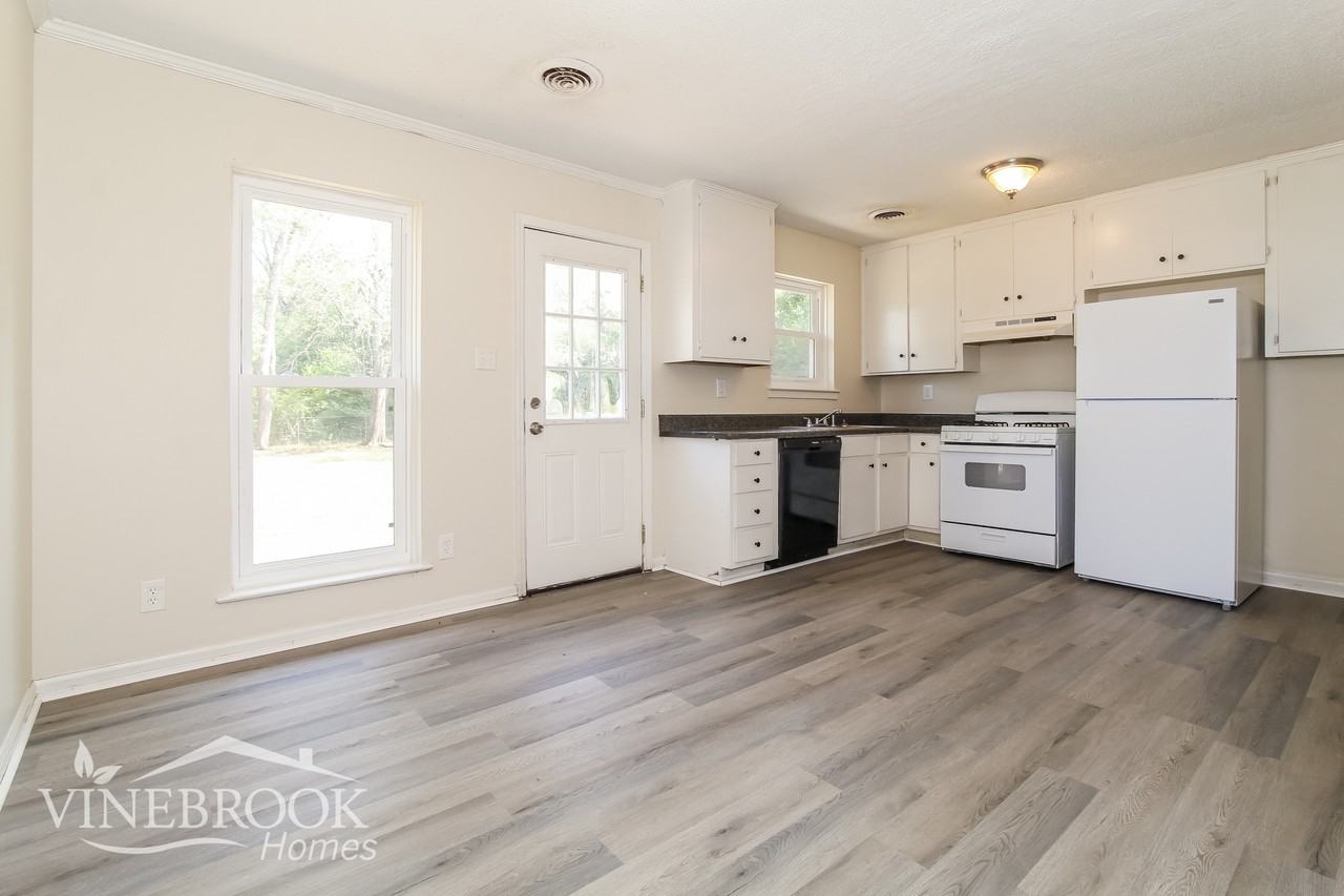 454 Mulligan Dr - Photo 5 of 15