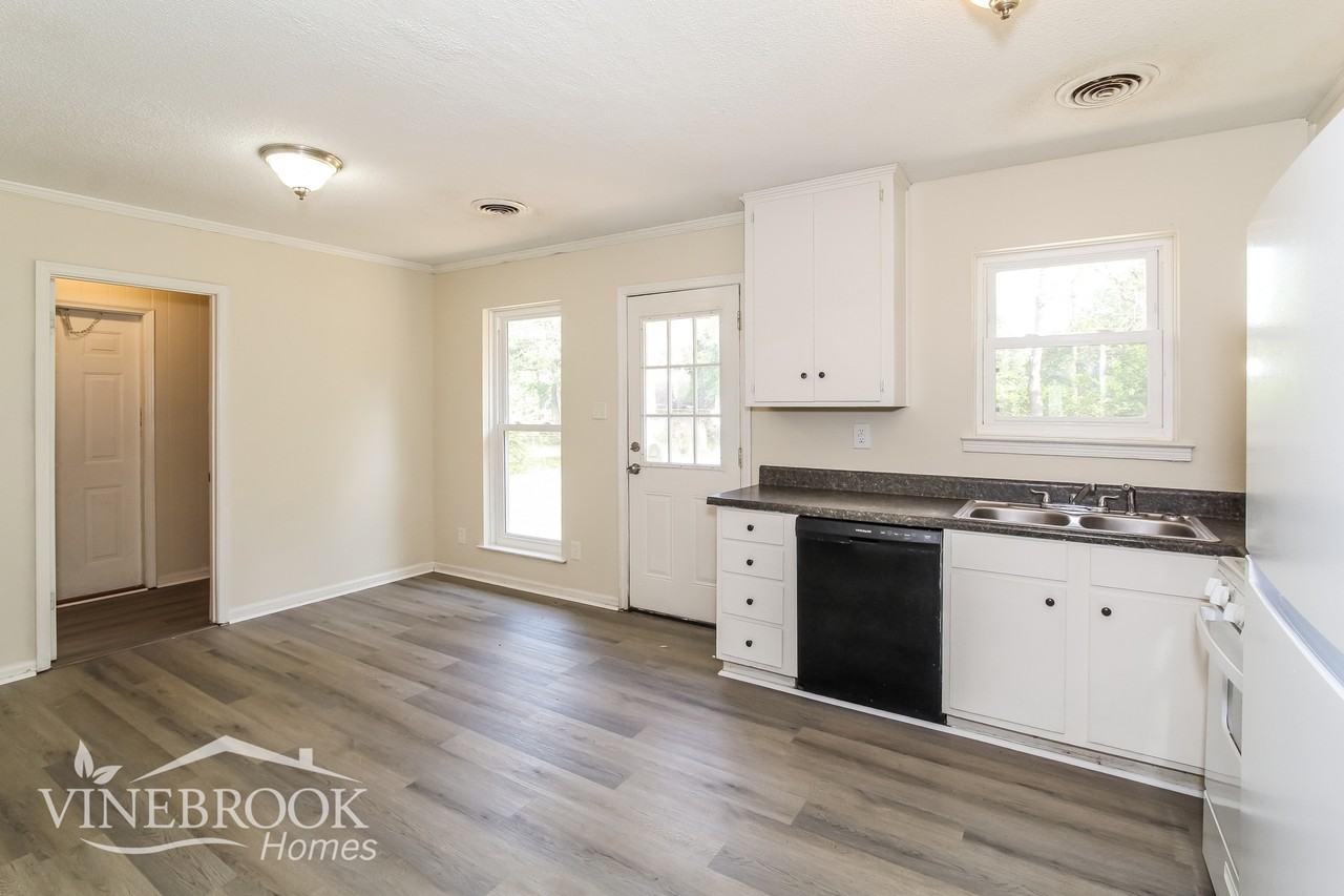 454 Mulligan Dr - Photo 6 of 15