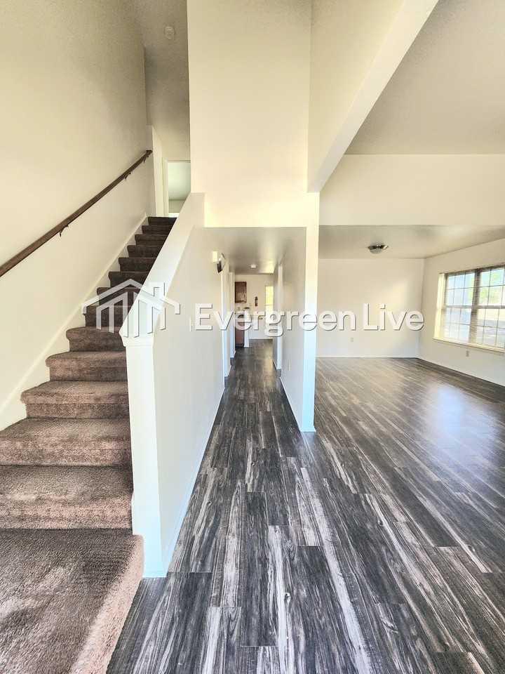 212 Raven Dr - Photo 2 of 23