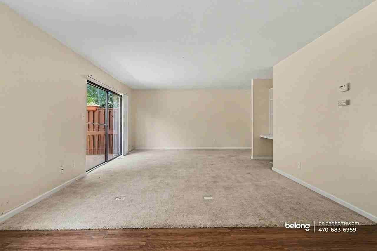 270 Mission Walk - Photo 4 of 14