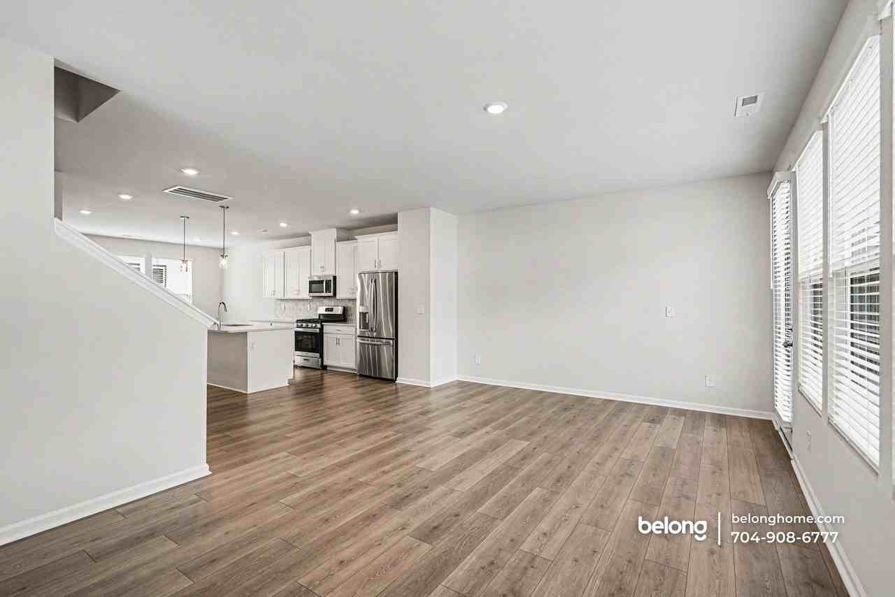 1424 Blanche St - Photo 5 of 22