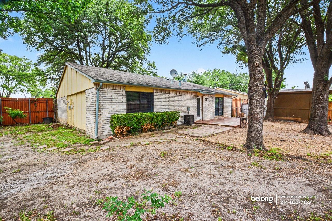 5710 Briarcrest Dr - Photo 2 of 20