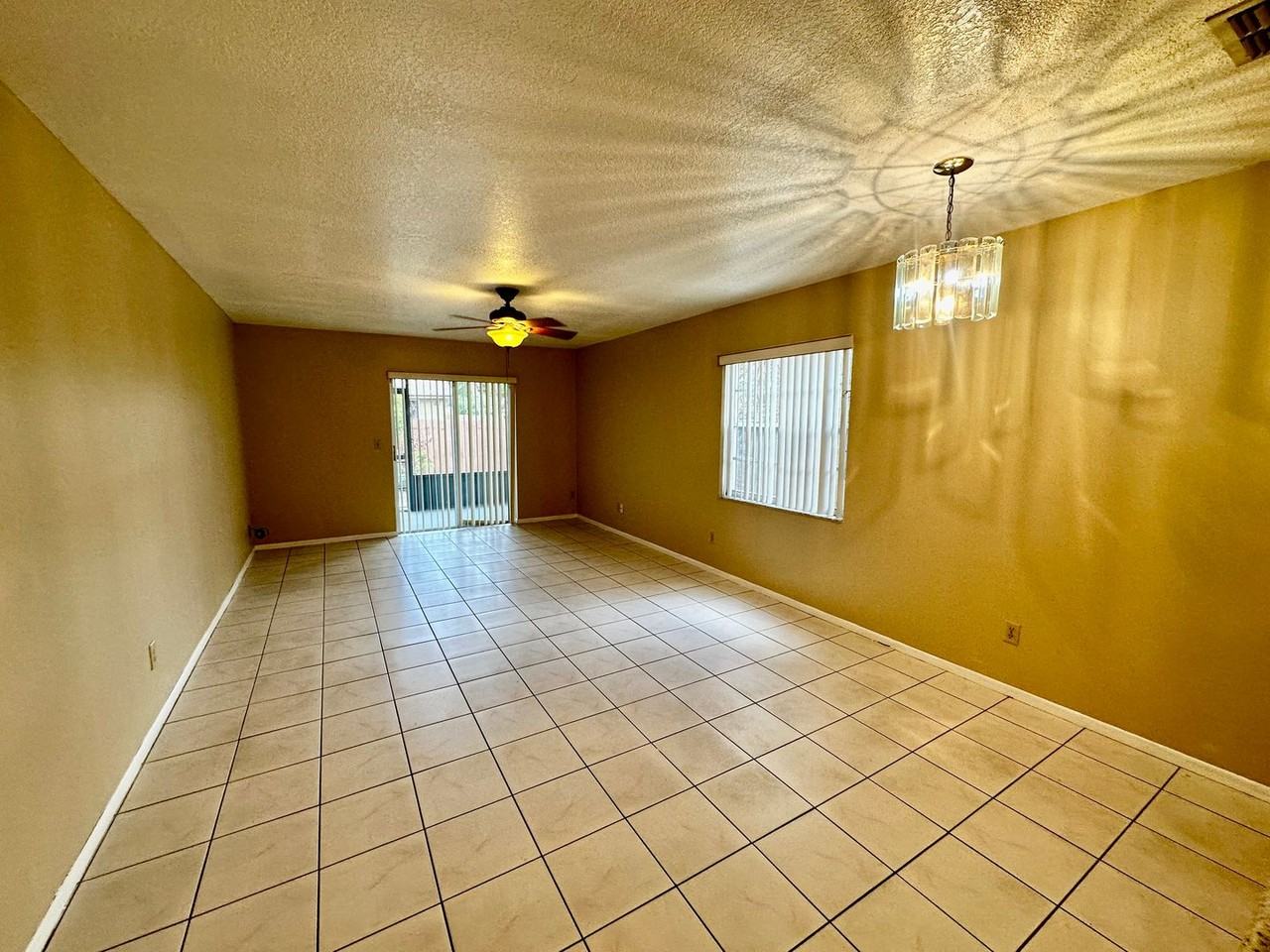 1303 Candlewyck Dr - Photo 3 of 17
