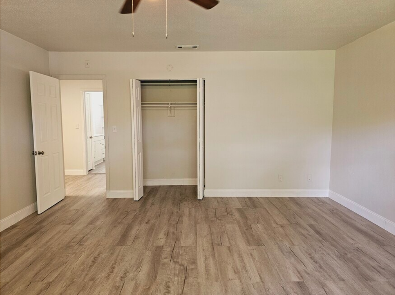 Fountain Court Villas - Photo 4 of 17