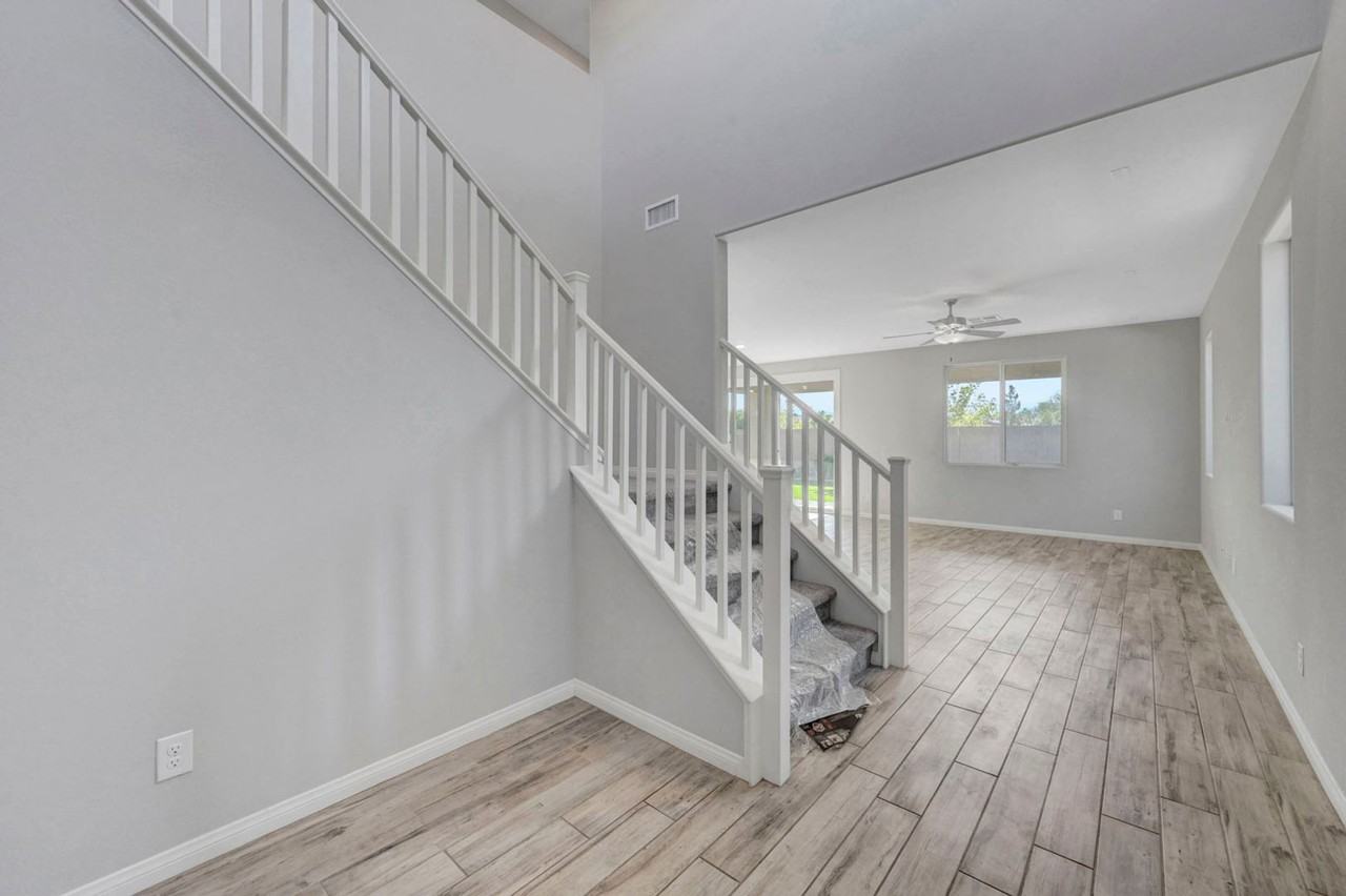 7447 Ardenno St - Photo 5 of 50