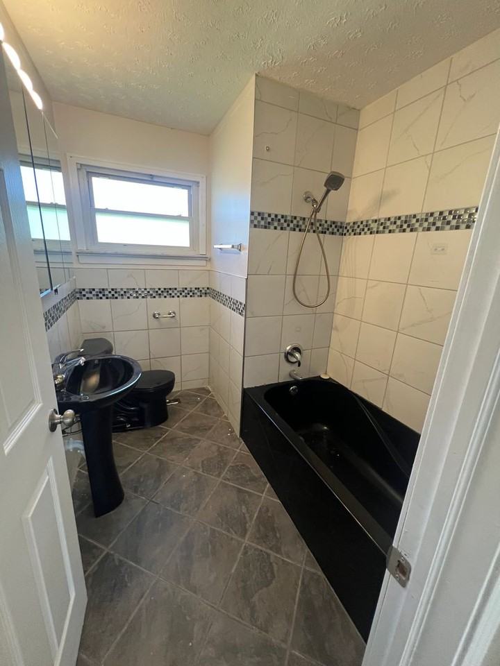 3964 Nicholas Rd - Photo 5 of 10