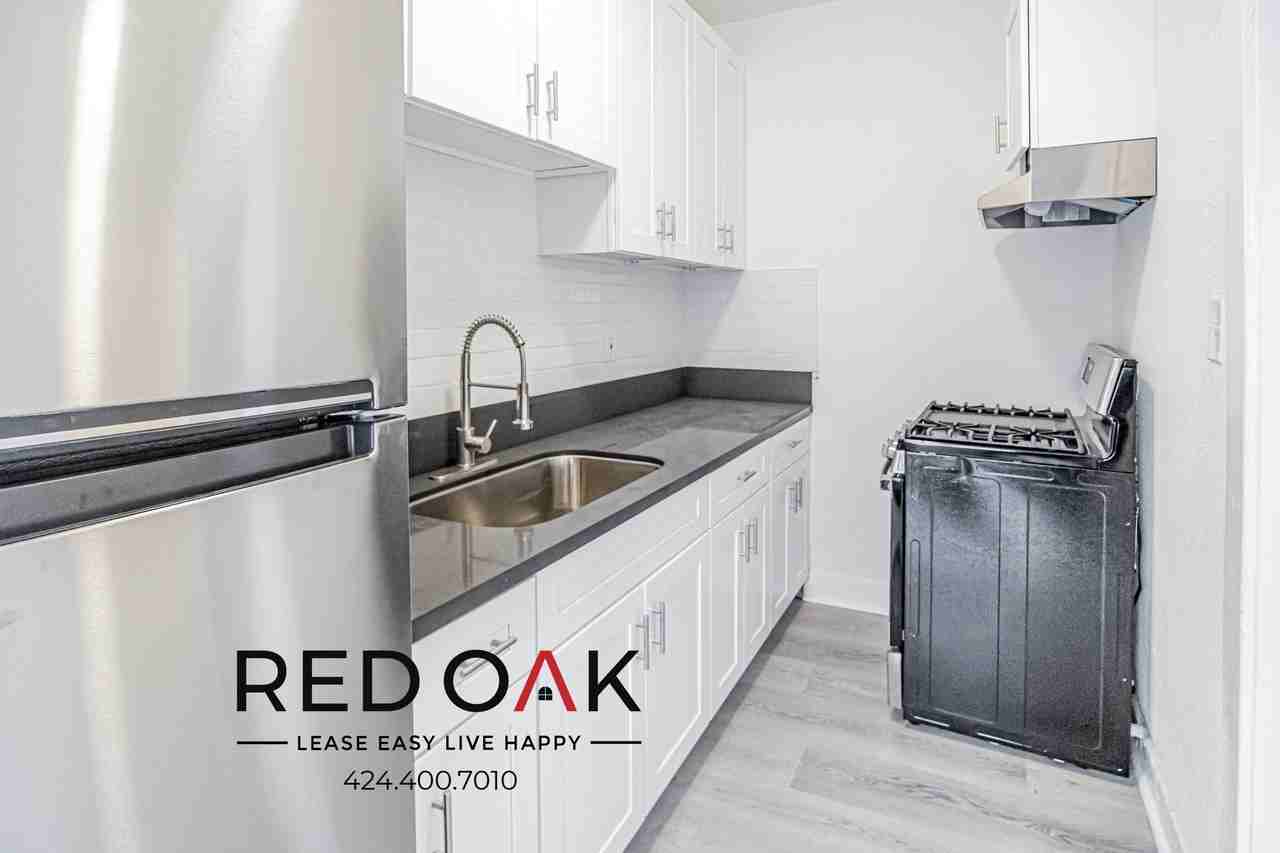 816- 822 S Park View St - Photo 2 of 23