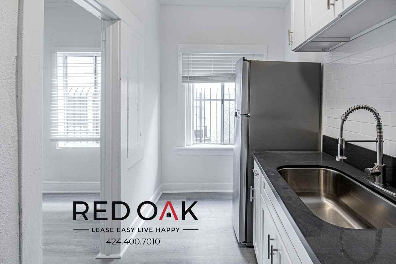 816- 822 S Park View St - Photo 5 of 23