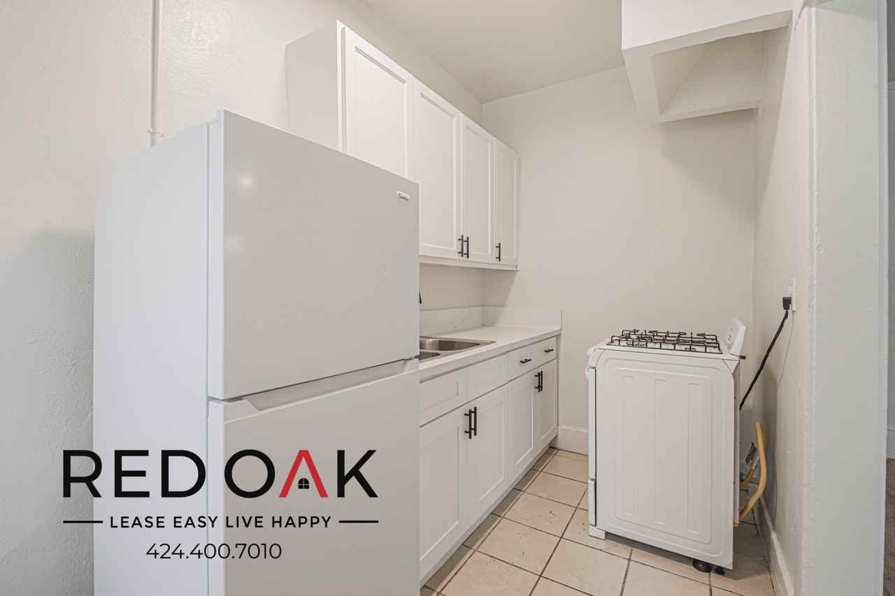 816- 822 S Park View St - Photo 3 of 13