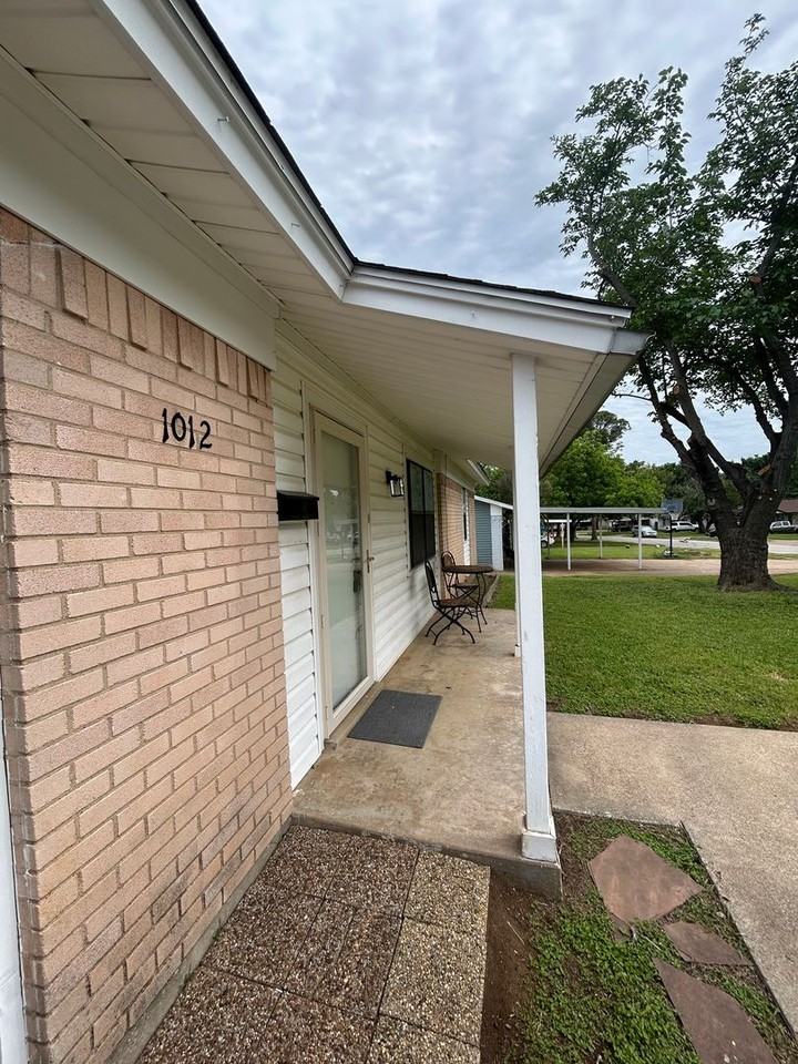 1012 Donley Dr - Photo 2 of 28