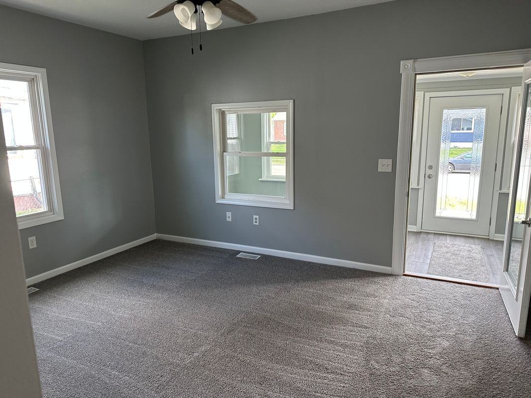 2416 E Walnut St - Photo 3 of 17
