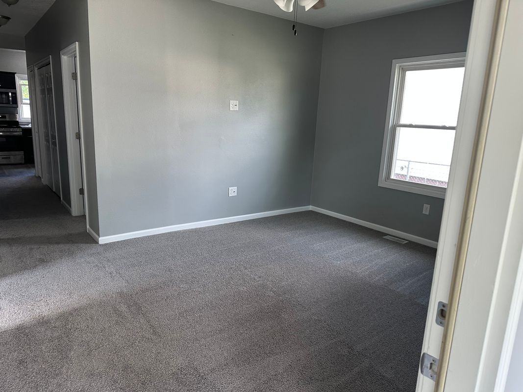 2416 E Walnut St - Photo 4 of 17