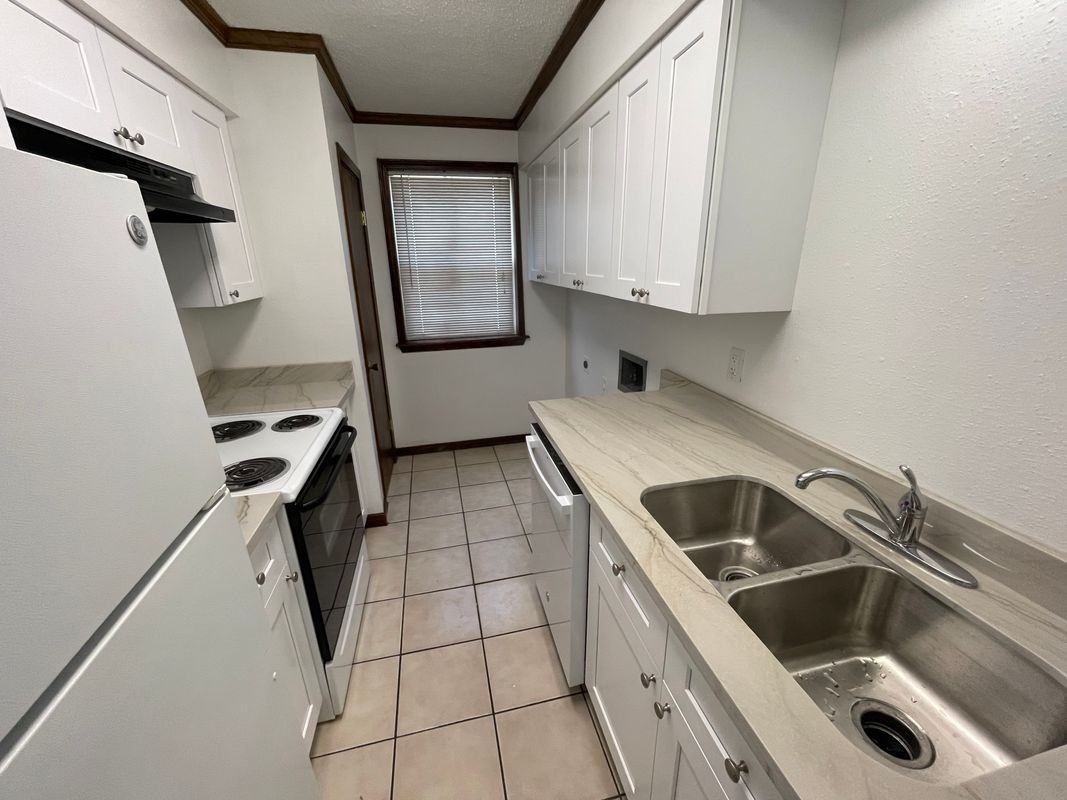 1824 Hickory Ave ##C - Photo 5 of 17
