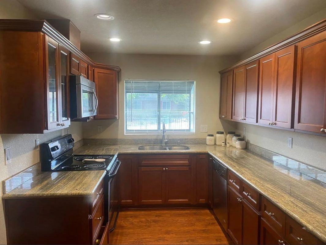 5731 Rue St - Photo 2 of 6