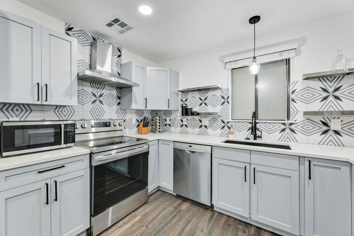 8600 Fathom Cir - Photo 4 of 12