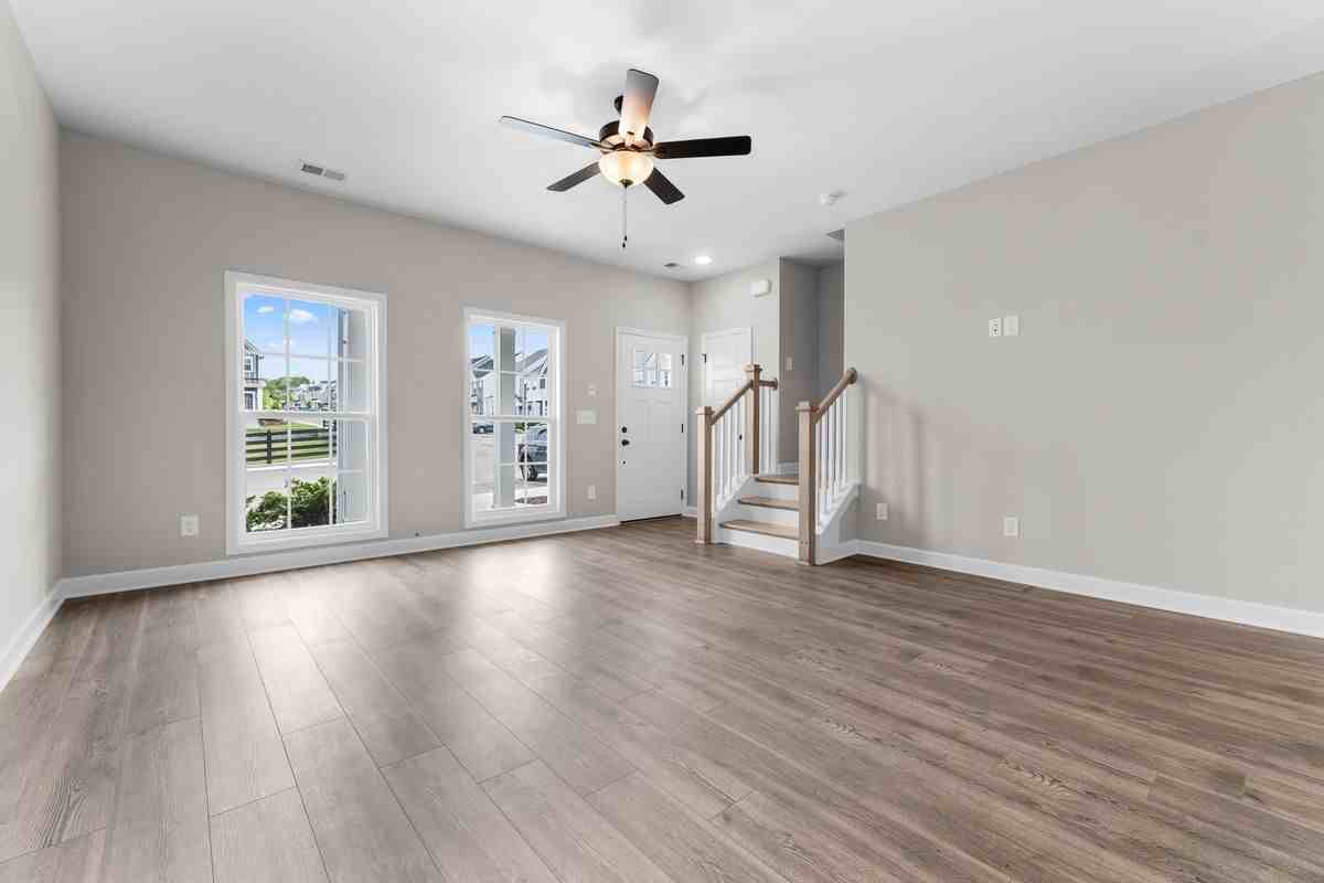217 Holywell Dr - Photo 4 of 11