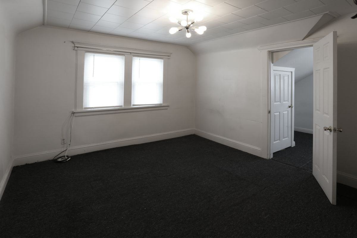 193 Lafayette Ave - Photo 3 of 7