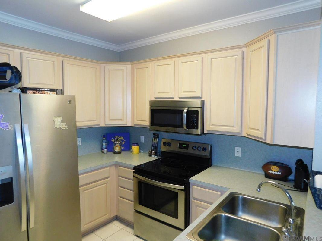 12386 River Highlands Dr ##K - Photo 4 of 7