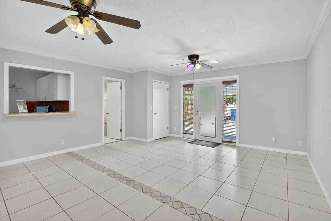 711 Ne 14th St - Photo 3 of 7