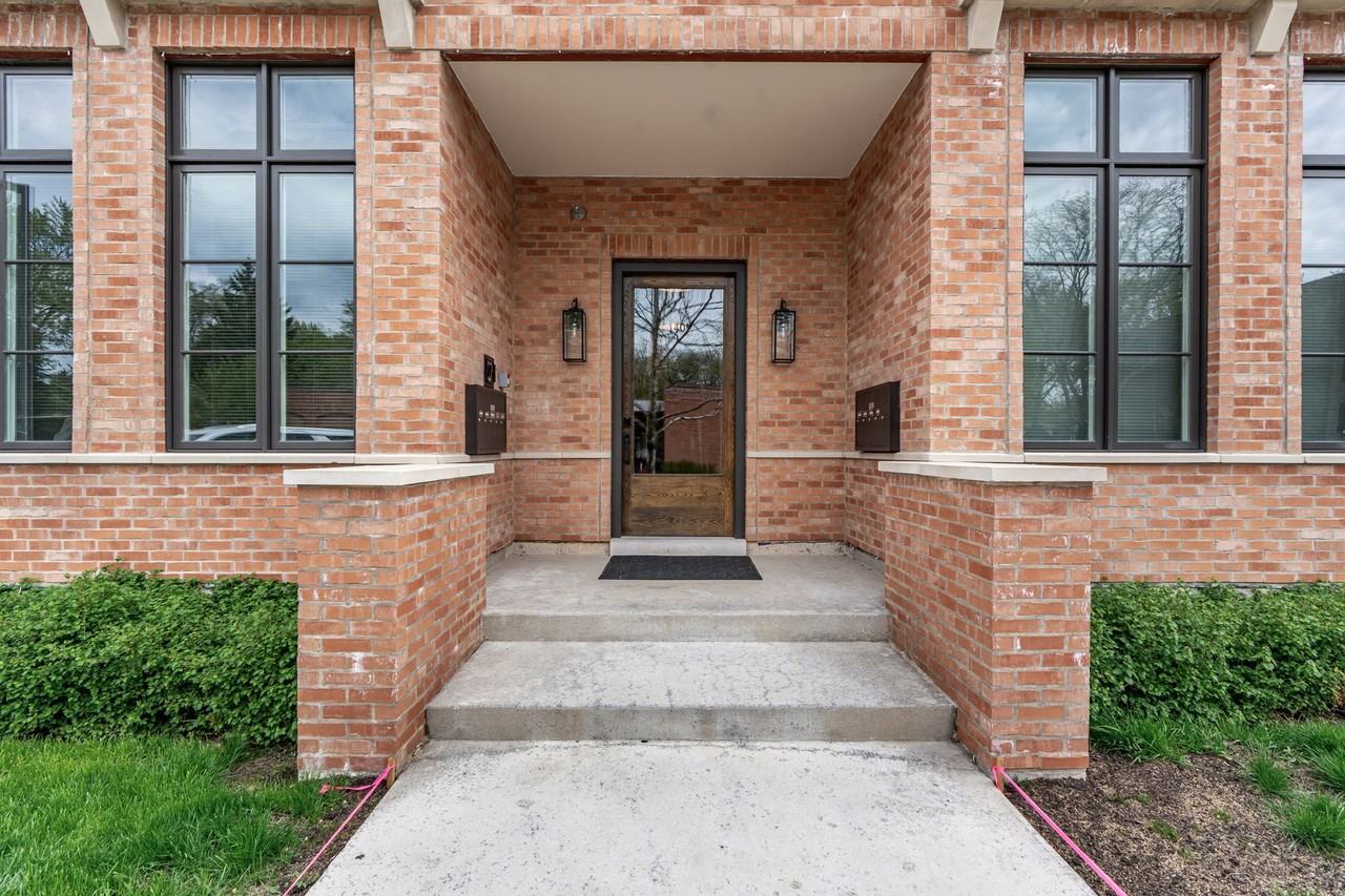 1401 N Western Ave - Photo 3 of 50