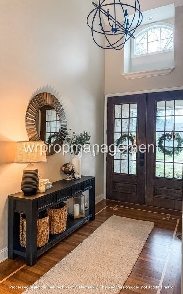 1379 Castlebury Dr - Photo 3 of 14