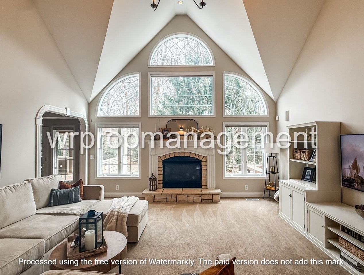 1379 Castlebury Dr - Photo 4 of 14