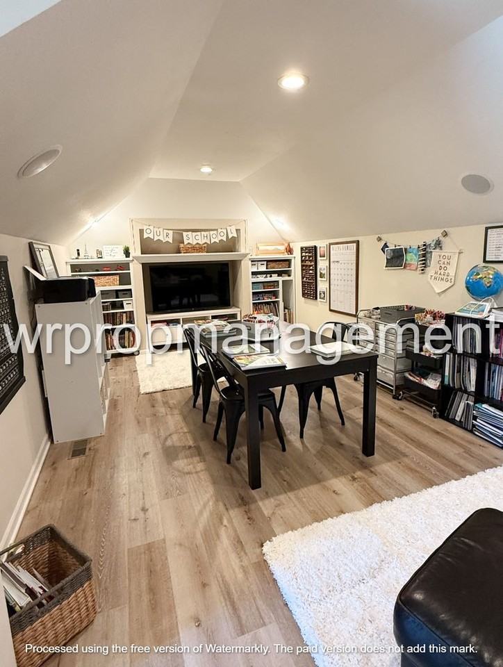 1379 Castlebury Dr - Photo 7 of 14