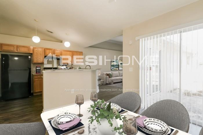 14145 Spring Hill Dr - Photo 4 of 19